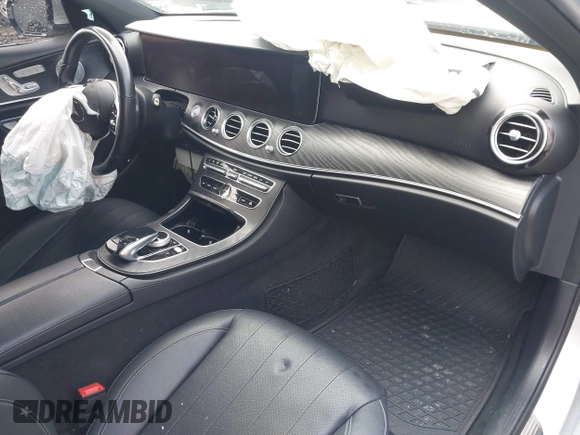 2020 Mercedes-Benz E 350 с VIN WDDZF8EB2LA713761, выставлен на аукционе IAAI как лот 41854999 с пробегом 74 603 миль миль и . История ставок и продаж доступна на DreamBid. Изображение 5.