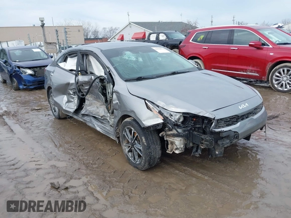 2022 Kia Forte LXS z VIN 3KPF24AD0NE436326, wystawiony jako IAAI lot #41478575 z przebiegiem 72 630 mil mil oraz . Historia ofert i sprzedaży dostępna na DreamBid. Obrazek 1.