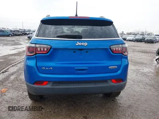 2018 Jeep Compass Latitude z VIN 3C4NJDBBXJT104122, wystawiony jako IAAI lot #41946947 z przebiegiem 124 433 mil mil oraz . Historia ofert i sprzedaży dostępna na DreamBid. Obrazek 16.