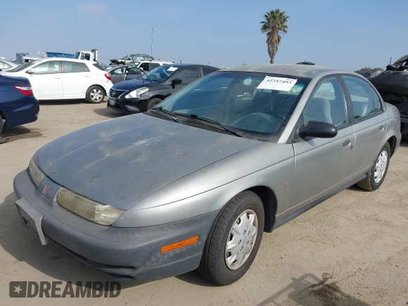 1999 Saturn SL z VIN 1G8ZH5280XZ249494, wystawiony jako IAAI lot #42347493 z przebiegiem 106 491 mil mil oraz . Historia ofert i sprzedaży dostępna na DreamBid. Obrazek 2.