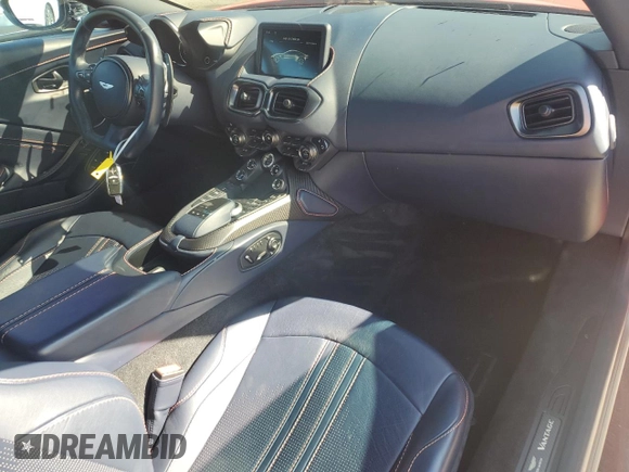 2020 Aston Martin Vantage z VIN SCFSMGAW4LGN03925, wystawiony jako Copart lot #50793594 z przebiegiem Nie podano mil oraz Szkoda całkowita • Salvage title. Historia ofert i sprzedaży dostępna na DreamBid. Obrazek 8.