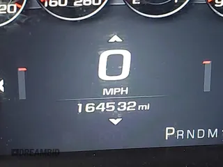 2016 GMC Sierra 2500HD Denali z VIN 1GT12UE81GF128498, wystawiony jako IAAI lot #41346398 z przebiegiem 164 532 mil mil oraz . Historia ofert i sprzedaży dostępna na DreamBid. Obrazek 15.