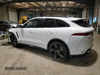 2022 Jaguar F-Pace SVR z VIN SADCZ2EE9NA692588, wystawiony jako Copart lot #52247135 z przebiegiem 52 957 mil mil oraz Szkoda całkowita • Salvage title. Historia ofert i sprzedaży dostępna na DreamBid. Obrazek 2.
