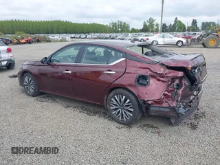 2024 Nissan Altima 2.5 SV with VIN 1N4BL4DV7RN359865, listed as a IAAI auction lot 42131908 with 31,238 mi miles. Bid and sale history available at carsss.com. Image 3.