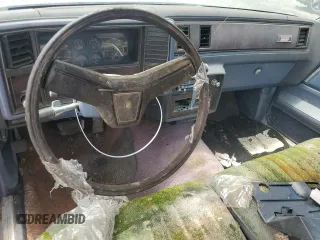 1983 Chevrolet El Camino z VIN 1GCCW80H6DR289404, wystawiony jako Copart lot #57524685 z przebiegiem 66 561 mil mil oraz Czysty tytuł • Clean title. Historia ofert i sprzedaży dostępna na DreamBid. Obrazek 8.