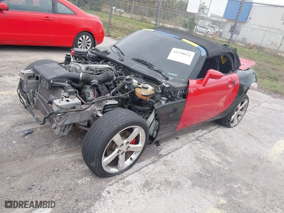 2006 Pontiac Solstice with VIN 1G2MB35B06Y113601, listed as a IAAI auction lot 41330622 with 1 mi miles. Bid and sale history available at carsss.com. Image 2.