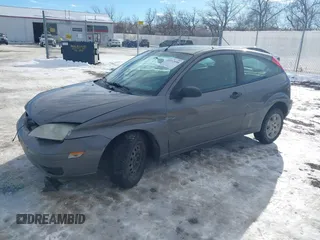 2007 Ford Focus S z VIN 1FAHP31N87W243692, wystawiony jako IAAI lot #41312958 z przebiegiem 184 717 mil mil oraz . Historia ofert i sprzedaży dostępna na DreamBid. Obrazek 17.