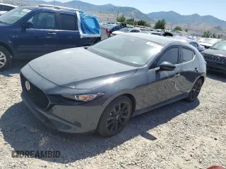 2024 Mazda 3 S Carbon Edition z VIN JM1BPBLM4R1714705, wystawiony jako Copart lot #60755095 z przebiegiem 1 879 mil mil oraz Szkoda całkowita • Salvage title. Historia ofert i sprzedaży dostępna na DreamBid. Obrazek 1.