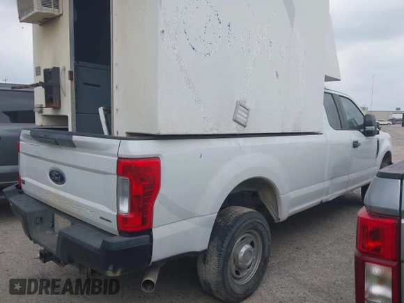 2019 Ford F-250 XL with VIN 1FT7X2B67KEC10592, listed as a IAAI auction lot 42135477 with 211,401 mi miles and . Bid and sale history available at DreamBid. Image 4.