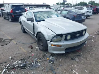 2005 Ford Mustang Deluxe with VIN 1ZVFT80N855139652, listed as a IAAI auction lot 42479548 with 289,517 mi miles and . Bid and sale history available at DreamBid. Image 1.