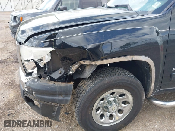 2010 Chevrolet Silverado 1500 LS with VIN 1GCSCREA6AZ245842, listed as a IAAI auction lot 41914724 with 186,952 mi miles. Bid and sale history available at carsss.com. Image 6.