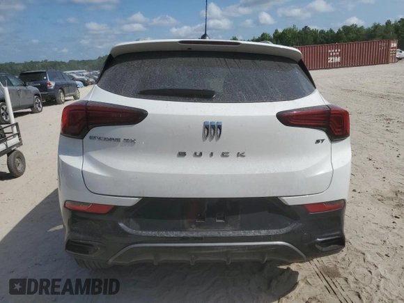 2024 Buick Encore GX Sport Touring с VIN KL4AMDSL0RB206969, выставлен на аукционе Copart как лот 54574625 с пробегом 6 251 миль миль и На запчасти • Non repairable. История ставок и продаж доступна на DreamBid. Изображение 6.