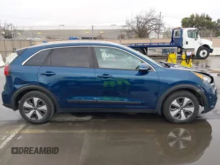 2017 Kia Niro Touring Launch Edition with VIN KNDCC3LC2H5048657, listed as a IAAI auction lot 41736127 with 190,828 mi miles. Bid and sale history available at carsss.com. Image 13.