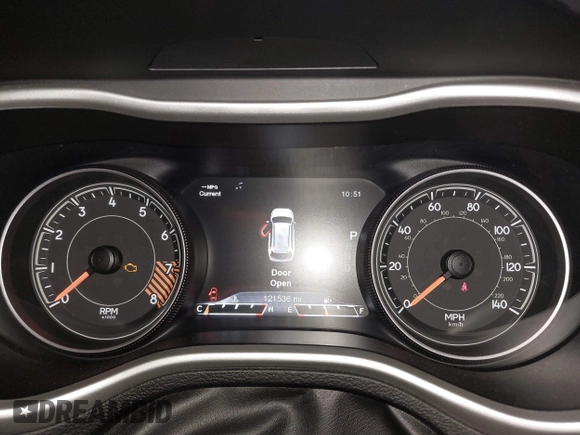 2015 Jeep Cherokee Trailhawk with VIN 1C4PJMBSXFW563144, listed as a IAAI auction lot 40667962 with 121,536 mi miles. Bid and sale history available at carsss.com. Image 7.
