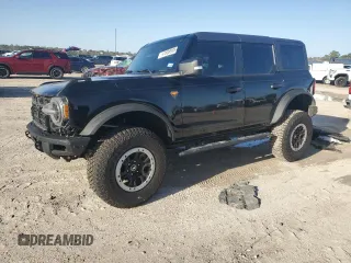 2024 Ford Bronco Badlands z VIN 1FMEE9BPXRLA90299, wystawiony jako Copart lot #47808985 z przebiegiem 2541 mil mil oraz Szkody całkowita. Historia ofert i sprzedaży dostępna na DreamBid. Obrazek 1.