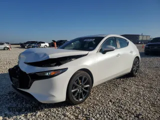 2021 Mazda Mazda3 Hatchback Preferred with VIN JM1BPALL6M1402587, listed as a Copart auction lot 45576775 with 31,591 mi miles and Salvage Title. Bid and sale history available at carsss.com. Image 1.