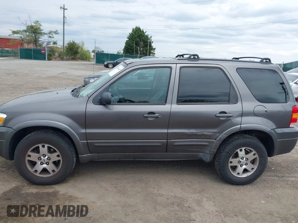 2005 Ford Escape Limited with VIN 1FMYU94155KB76337, listed as a IAAI auction lot 42006729 with 170,526 mi miles. Bid and sale history available at carsss.com. Image 14.
