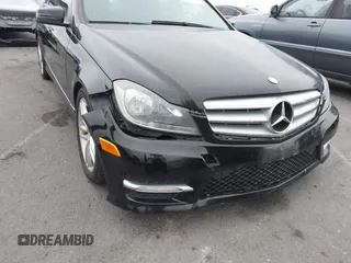 2013 Mercedes-Benz C 250 Sport z VIN WDDGF4HBXDR261850, wystawiony jako IAAI lot #42164882 z przebiegiem 149 257 mil mil oraz . Historia ofert i sprzedaży dostępna na DreamBid. Obrazek 6.