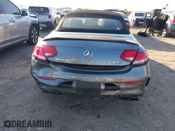 2017 Mercedes-Benz C 63 S AMG z VIN WDDWK8HB2HF517369, wystawiony jako IAAI lot #41167962 z przebiegiem 71 781 mil mil oraz . Historia ofert i sprzedaży dostępna na DreamBid. Obrazek 17.