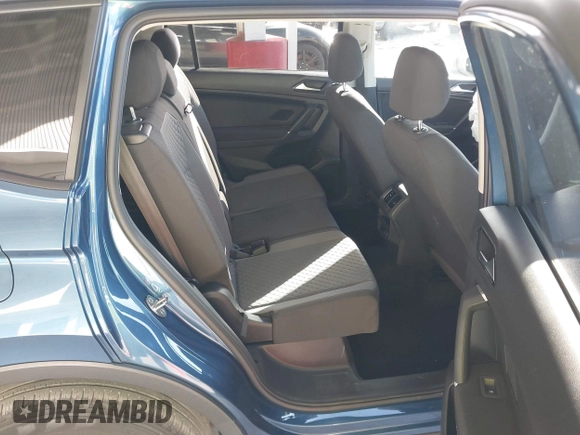 2018 Volkswagen Tiguan S с VIN 3VV1B7AX4JM059717, выставлен на аукционе IAAI как лот 40844600 с пробегом 32 540 миль миль и . История ставок и продаж доступна на DreamBid. Изображение 8.