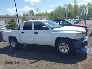 2008 Dodge Dakota с VIN 1D3HW38N38S581620, выставлен на аукционе IAAI как лот 41961741 с пробегом 133 760 миль миль и . История ставок и продаж доступна на DreamBid. Изображение 13.