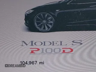2017 Tesla Model S 100D z VIN 5YJSA1E45HF198921, wystawiony jako IAAI lot #42378026 z przebiegiem 104 967 mil mil oraz . Historia ofert i sprzedaży dostępna na DreamBid. Obrazek 14.