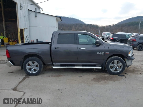 2015 Ram 1500 Big Horn z VIN 1C6RR7LT1FS520269, wystawiony jako IAAI lot #41706251 z przebiegiem 116 309 mil mil oraz . Historia ofert i sprzedaży dostępna na DreamBid. Obrazek 13.