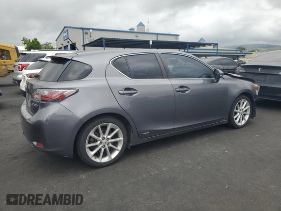 2013 Lexus CT 200h z VIN JTHKD5BH1D2169238, wystawiony jako Copart lot #53720135 z przebiegiem 138 029 mil mil oraz Szkody całkowita. Historia ofert i sprzedaży dostępna na DreamBid. Obrazek 3.