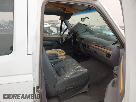 1995 Ford F-350 z VIN 1FTJW35F7SEA36906, wystawiony jako IAAI lot #41925888 z przebiegiem 162 121 mil mil oraz . Historia ofert i sprzedaży dostępna na DreamBid. Obrazek 5.