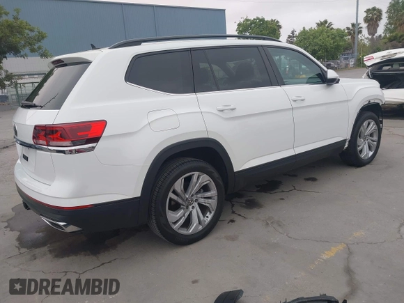 2022 Volkswagen Atlas SE with VIN 1V2WR2CA2NC517904, listed as a IAAI auction lot 42110920 with 34,799 mi miles and . Bid and sale history available at DreamBid. Image 4.