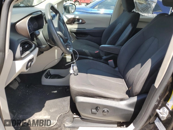 2017 Chrysler Pacifica Touring with VIN 2C4RC1DG4HR522594, listed as a Copart auction lot 62739225 with 65,589 mi miles and Clean title. Bid and sale history available at DreamBid. Image 7.