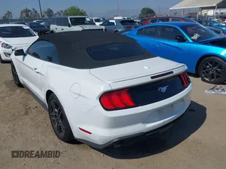 2020 Ford Mustang EcoBoost z VIN 1FATP8UH0L5105965, wystawiony jako IAAI lot #42475841 z przebiegiem 68 999 mil mil oraz . Historia ofert i sprzedaży dostępna na DreamBid. Obrazek 3.