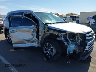 2019 Toyota Highlander SE z VIN 5TDJZRFH4KS580932, wystawiony jako IAAI lot #42250414 z przebiegiem 52 437 mil mil oraz . Historia ofert i sprzedaży dostępna na DreamBid. Obrazek 6.