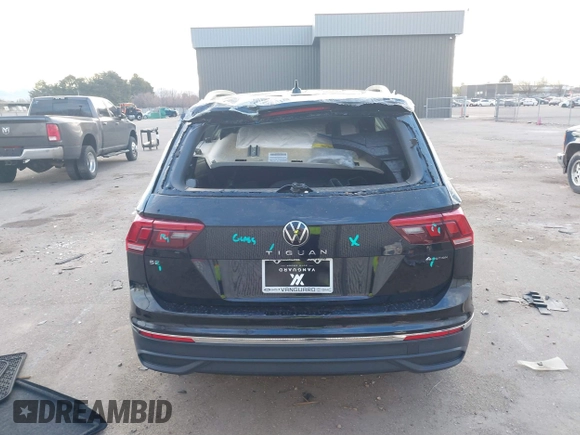 2024 Volkswagen Tiguan SE с VIN 3VVMB7AX6RM176241, выставлен на аукционе IAAI как лот 41835966 с пробегом 2 269 миль миль и . История ставок и продаж доступна на DreamBid. Изображение 17.