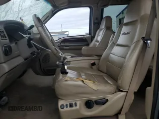 2003 Ford Excursion Limited z VIN 1FMSU43P53EC07516, wystawiony jako Copart lot #45901835 z przebiegiem 171 329 mil mil oraz Szkoda całkowita • Salvage title. Historia ofert i sprzedaży dostępna na DreamBid. Obrazek 7.