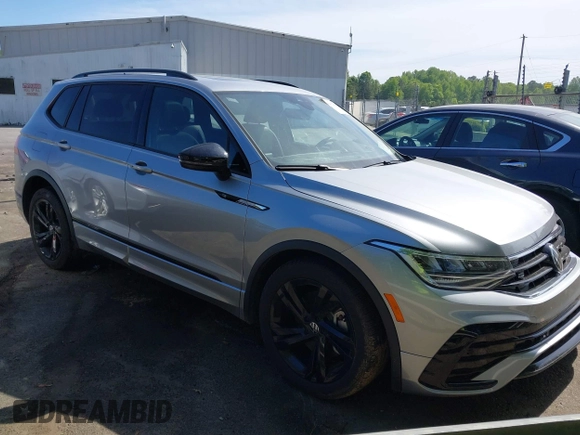 2024 Volkswagen Tiguan SE R-Line Black with VIN 3VV8B7AX3RM108710, listed as a IAAI auction lot 42032777 with 17,337 mi miles and . Bid and sale history available at DreamBid. Image 1.