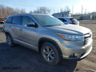 2015 Toyota Highlander LE with VIN 5TDBKRFH7FS200755, listed as a IAAI auction lot 41758609 with 139,267 mi miles. Bid and sale history available at carsss.com. Image 1.