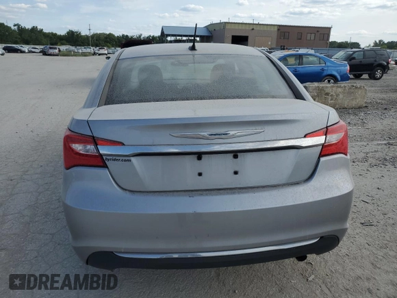 2014 Chrysler 200 Touring z VIN 1C3CCBBB0EN177211, wystawiony jako Copart lot #63526614 z przebiegiem 131 915 mil mil oraz Szkody całkowita. Historia ofert i sprzedaży dostępna na DreamBid. Obrazek 6.