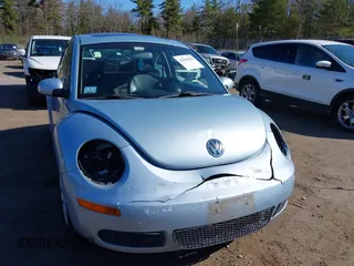 2010 Volkswagen New Beetle Coupe with VIN 3VWRG3AG4AM022921, listed as a IAAI auction lot 42048260 with 75,900 mi miles. Bid and sale history available at carsss.com. Image 6.