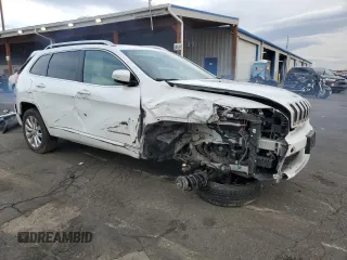 2017 Jeep Cherokee Overland z VIN 1C4PJMJS6HW589275, wystawiony jako Copart lot #51163465 z przebiegiem 76 214 mil mil oraz Szkoda całkowita • Salvage title. Historia ofert i sprzedaży dostępna na DreamBid. Obrazek 4.