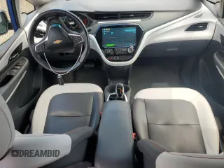 2020 Chevrolet Bolt EV Premier z VIN 1G1FZ6S00L4148722, wystawiony jako Copart lot #55725375 z przebiegiem 28 693 mil mil oraz Szkoda całkowita • Salvage title. Historia ofert i sprzedaży dostępna na DreamBid. Obrazek 8.
