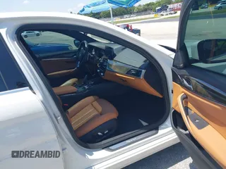 2018 BMW 5 Series 540i с VIN WBAJE5C5XJWA96101, выставлен на аукционе IAAI как лот 42268201 с пробегом 111 626 миль миль и . История ставок и продаж доступна на DreamBid. Изображение 5.