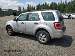 2011 Ford Escape XLS z VIN 1FMCU0C75BKA71501, wystawiony jako Copart lot #62614335 z przebiegiem 130 210 mil mil oraz Szkoda całkowita • Salvage title. Historia ofert i sprzedaży dostępna na DreamBid. Obrazek 2.