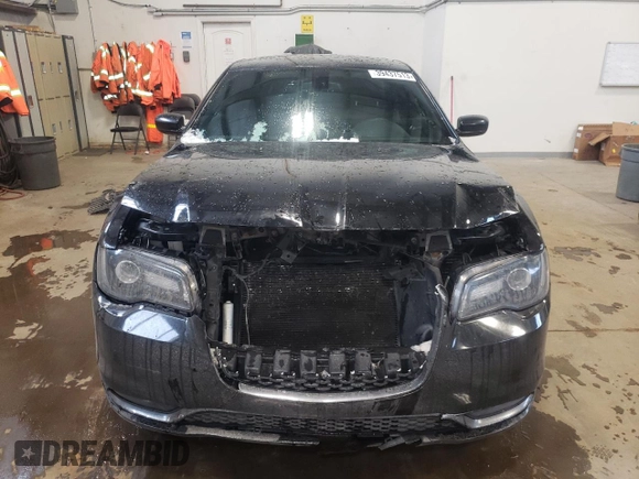 2015 Chrysler 300 S z VIN 2C3CCABG9FH845376, wystawiony jako Copart lot #59557465 z przebiegiem 139 110 mil mil oraz Szkoda całkowita • Salvage title. Historia ofert i sprzedaży dostępna na DreamBid. Obrazek 5.