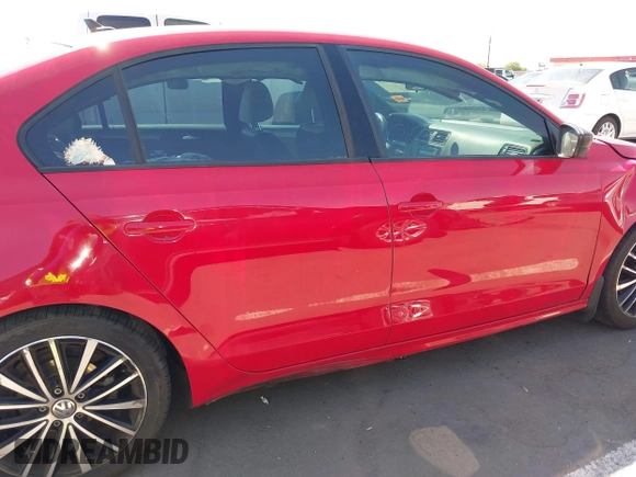 2016 Volkswagen Jetta Sport z VIN 3VWD17AJ3GM387114, wystawiony jako IAAI lot #42539074 z przebiegiem 89 380 mil mil oraz . Historia ofert i sprzedaży dostępna na DreamBid. Obrazek 13.