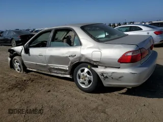 1998 Honda Accord EX z VIN 1HGCG555XWA040830, wystawiony jako Copart lot #74704554 z przebiegiem 253 788 mil mil oraz Szkoda całkowita • Salvage title. Historia ofert i sprzedaży dostępna na DreamBid. Obrazek 2.