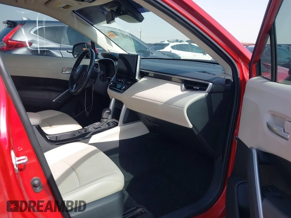 2023 Toyota Corolla Cross XLE z VIN 7MUDAAAG0PV065993, wystawiony jako IAAI lot #42629443 z przebiegiem 16 056 mil mil oraz . Historia ofert i sprzedaży dostępna na DreamBid. Obrazek 5.