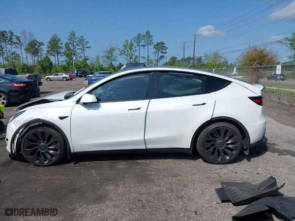 2022 Tesla Model Y Performance with VIN 7SAYGDEF2NF379209, listed as a IAAI auction lot 41917918 with 34,166 mi miles. Bid and sale history available at carsss.com. Image 14.