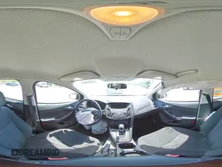 2018 Ford Focus SE z VIN 1FADP3F20JL257320, wystawiony jako Copart lot #55956435 z przebiegiem 26 919 mil mil oraz Szkoda całkowita • Salvage title. Historia ofert i sprzedaży dostępna na DreamBid. Obrazek 14.