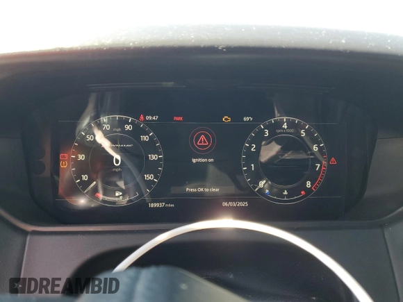 2018 Land Rover Range Rover Velar R-Dynamic HSE with VIN SALYM2RX3JA749625, listed as a Copart auction lot 48131815 with 189,937 mi miles and Clean Title. Bid and sale history available at carsss.com. Image 9.